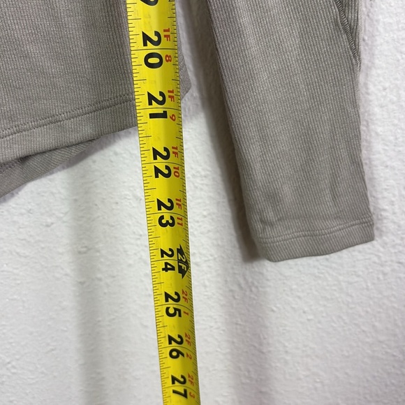 Lululemon Athletica Long Sleeve Round Neck Ribbed Top size 2 - Picture 3 of 5